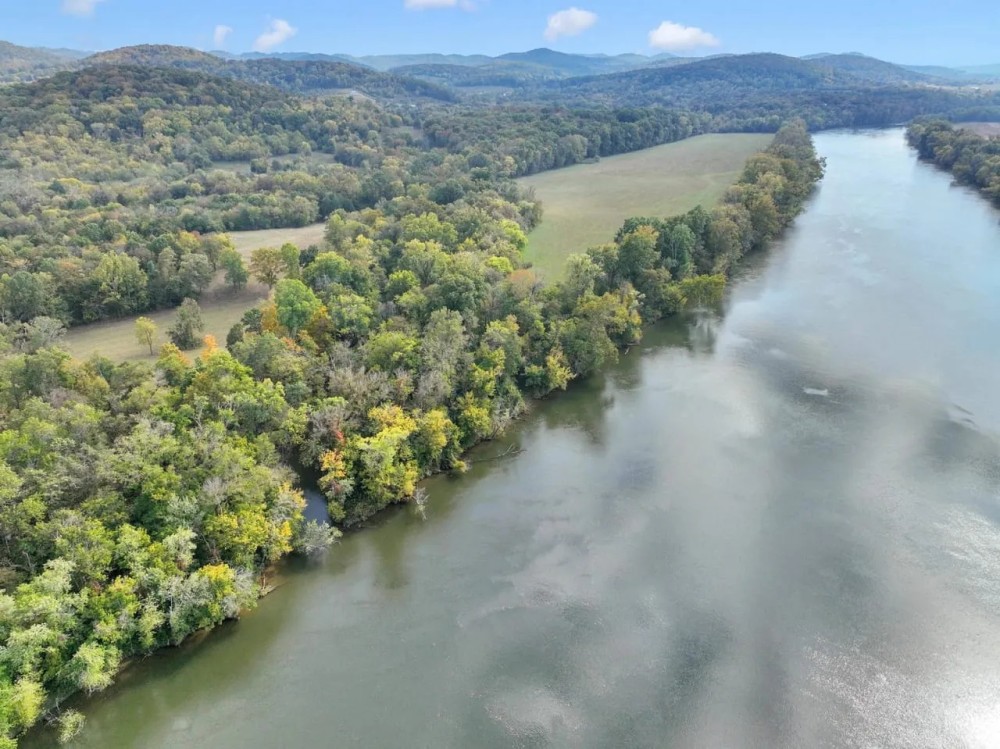 Stone Bridge Farms 70 beautiful acres on the Cumberland River located in Smith County Tennessee featured image