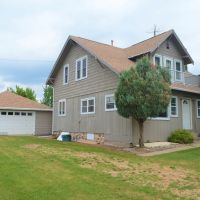 Central Waupaca County Farm House with 88 Acres images 1
