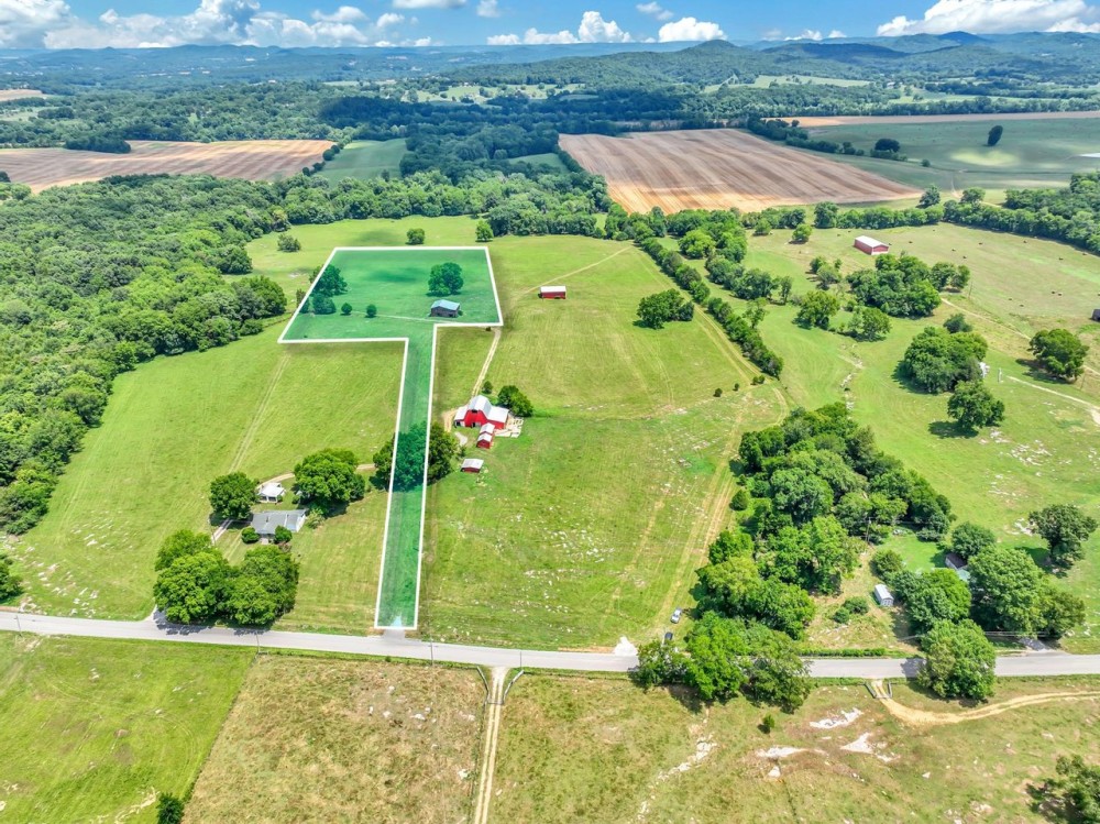 7.5 surveyed acres in Trousdale County Tennessee featured image