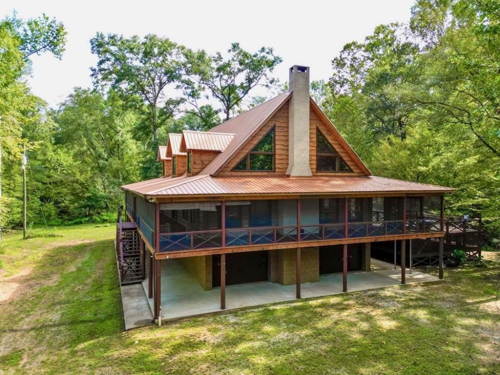 3 Bed 2.5 Bath Lodge for Sale on Creek in Amite County MS featured image