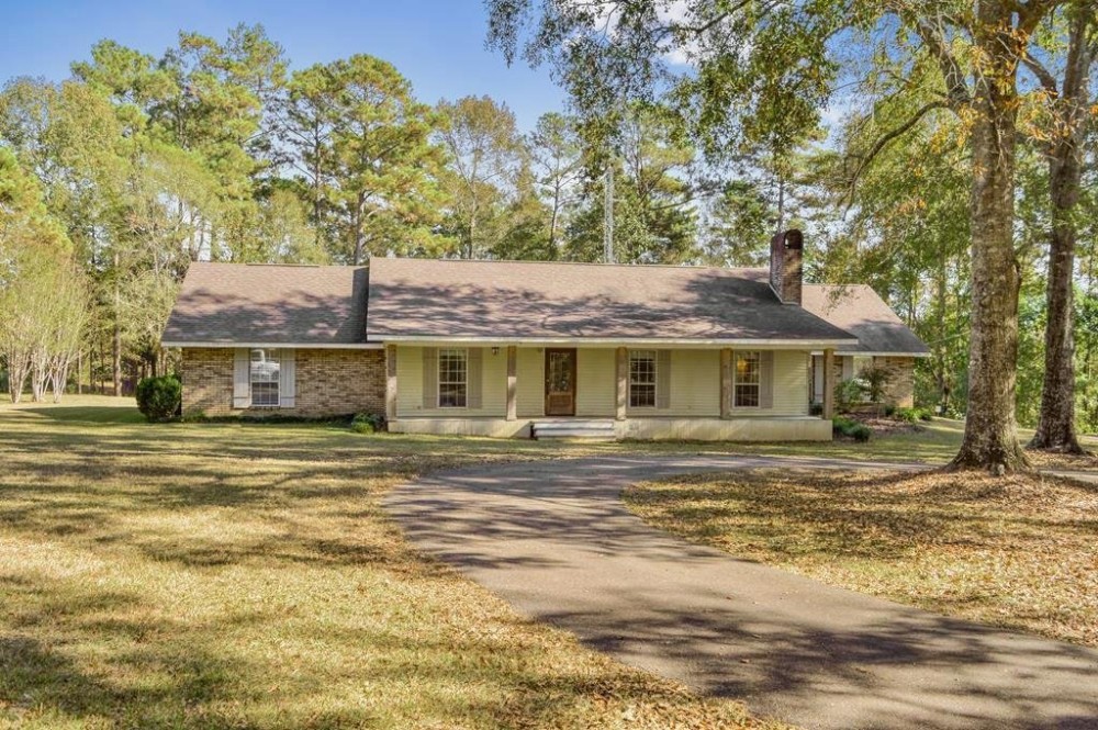 Country Home and Land for Sale with 10 Acres and Shop SW MS featured image