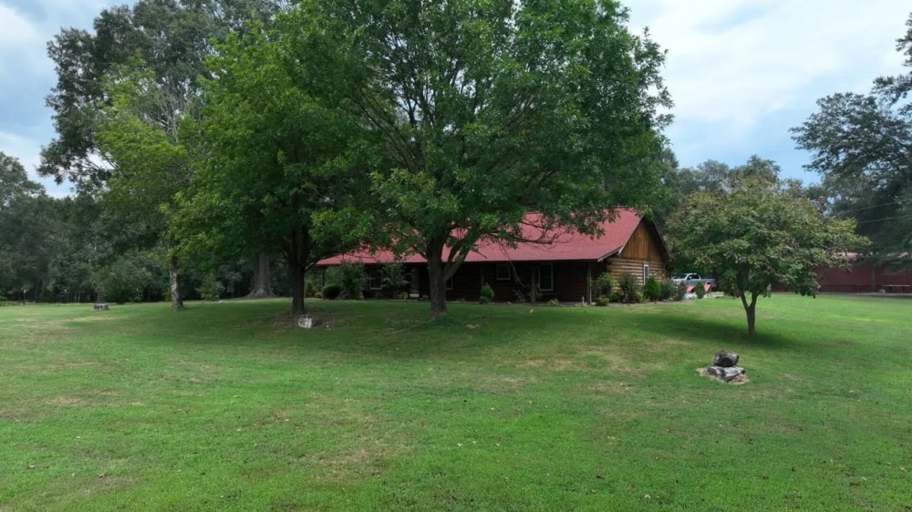 Lake Columbia Home and Ranch Columbia Country 27 Acres - featured image