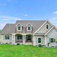 186 - Acres in Macon County Tennessee - Exquisite Farmhouse on Expansive Land images 2