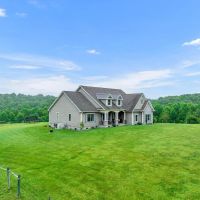 186 - Acres in Macon County Tennessee - Exquisite Farmhouse on Expansive Land images 4