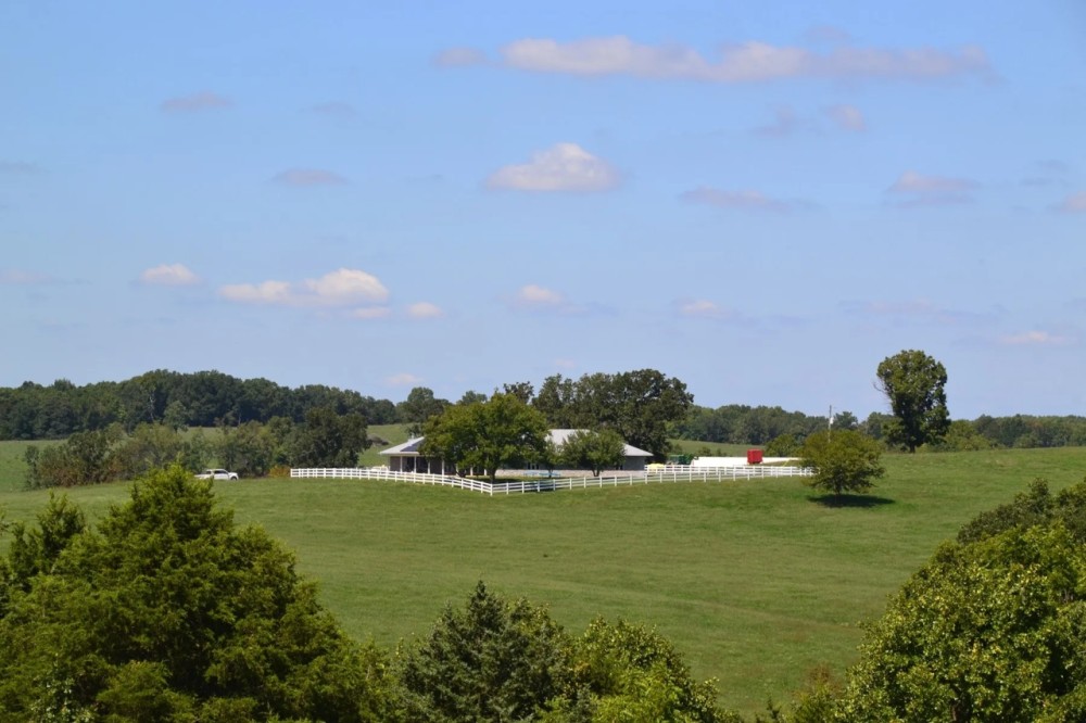 500 Acre Ranch for Sale Wright County MO Farm Lake Home featured image