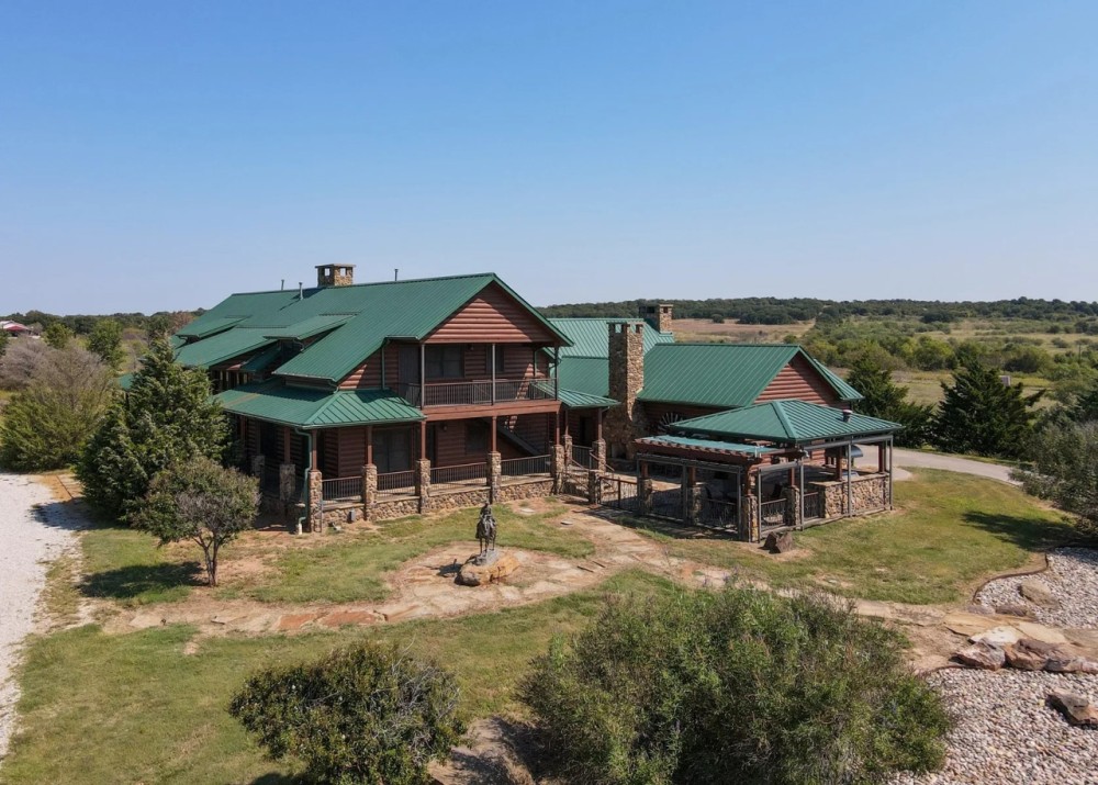 LODGE HORSE TRAINING FACILITY FOR SALE LAND BOWIE TEXAS featured image