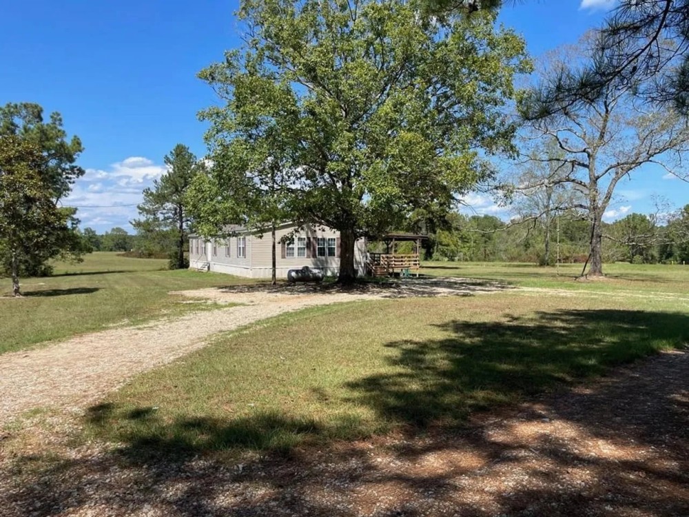 Home and Pasture Property For Sale Close to the State Line featured image