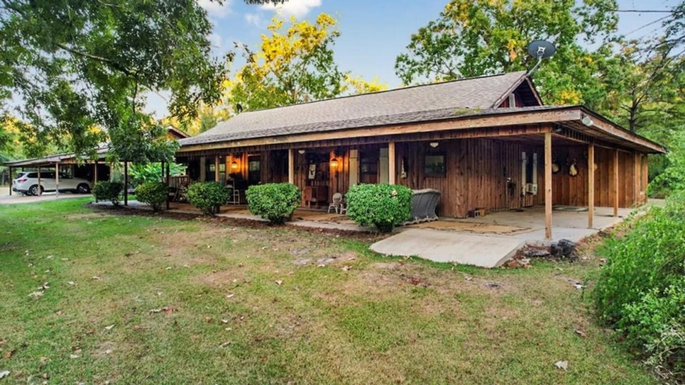 Rustic Home on 11.5 Acres in Catahoula Parish LA featured image