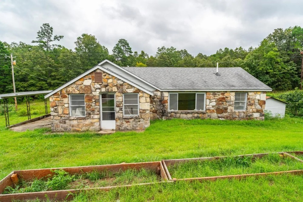 4 bed 2 bath remodeled on 10.5 - Acres Oxford AR featured image