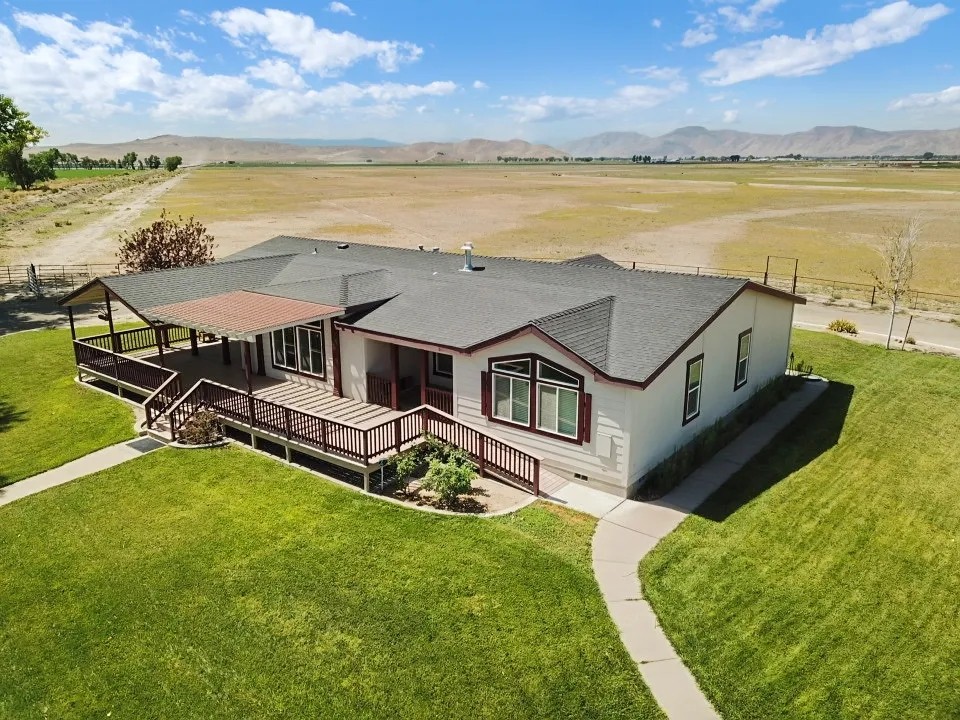 60 Pete Hendrichs Road Yerington NV featured image