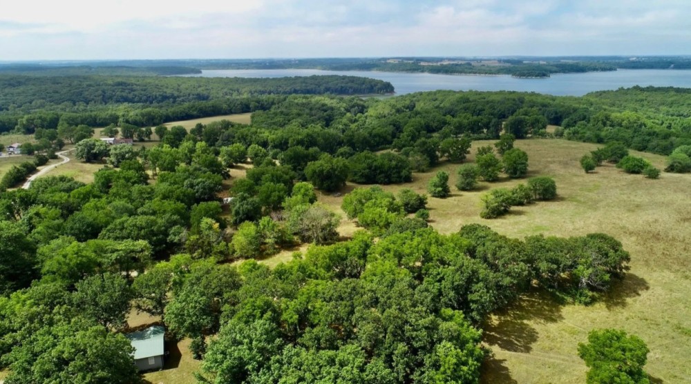 Combination Ranch And Hunting Property Near Stockton Lake featured image