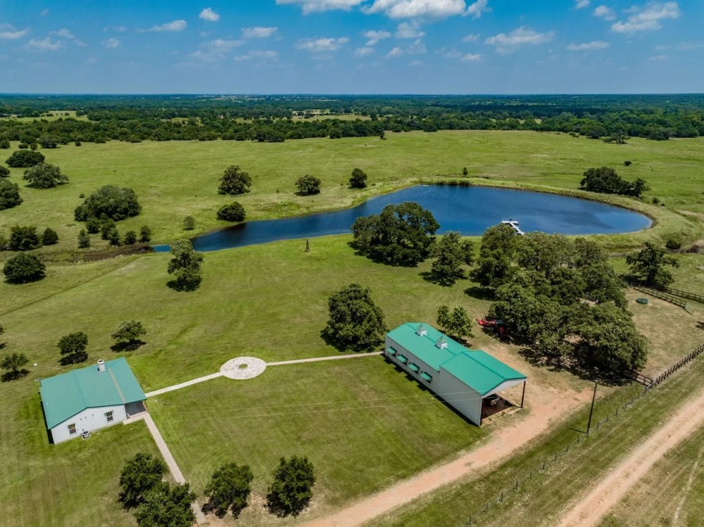 Tate Ranch - 2849 CR 425 in Yoakum featured image