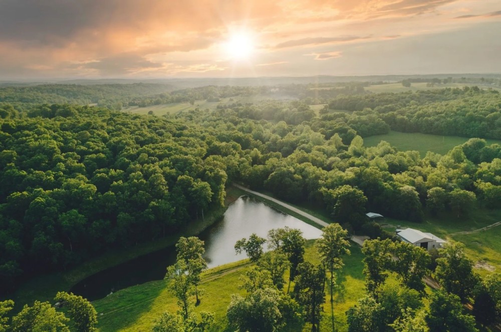 Premier Private Hunting Retreat For Sale In Southern Missouri featured image