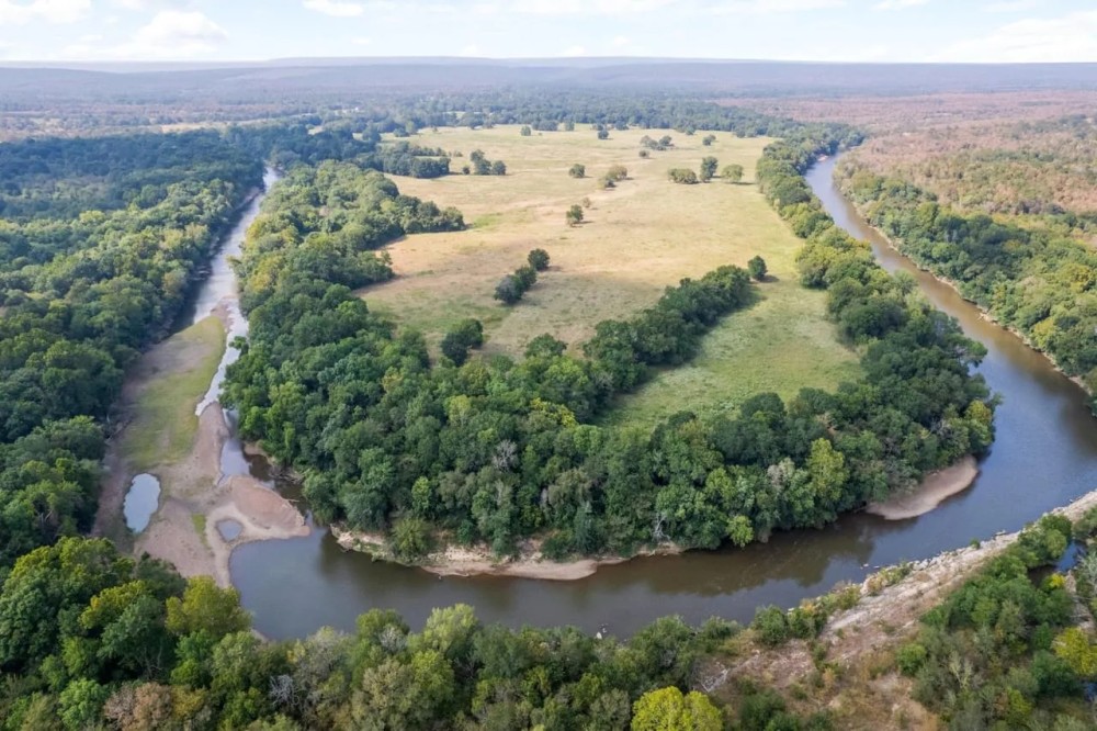 Kiamichi River Frontage Development Opportunity featured image