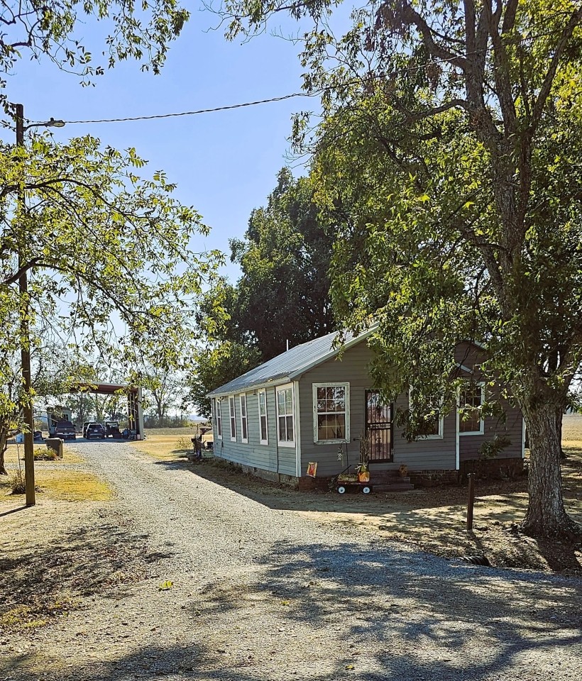 Home on 8.8 Acres in Bolivar County MS featured image