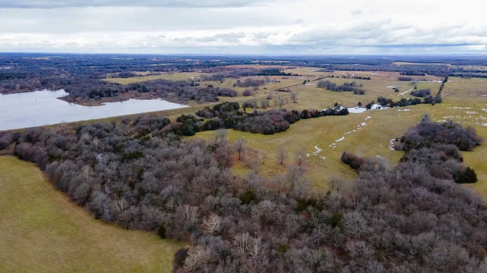 Large Mixed Use Ranch Cattle and Recreational Ranch with Water featured image