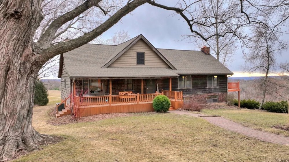 Extraordinary Country Living Experience La Crosse County featured image