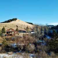 Cozy Creekside Cabin