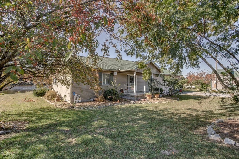 5311 E BONNIE Road Waltonville IL 62894 featured image
