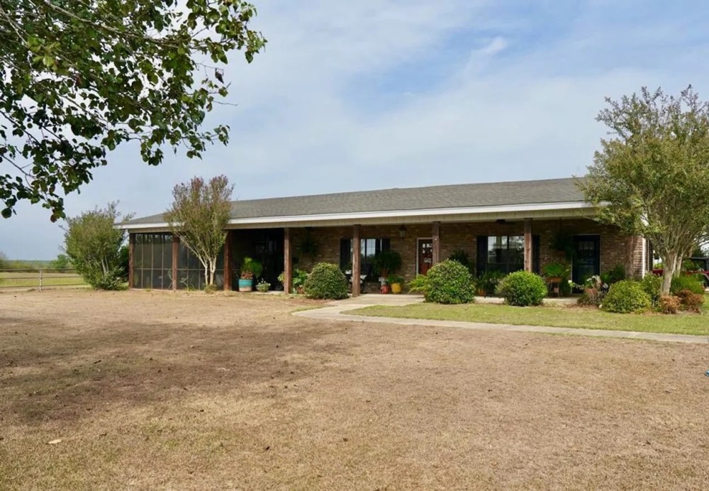 SW Miss House With 88 Acres and 6 Ponds featured image