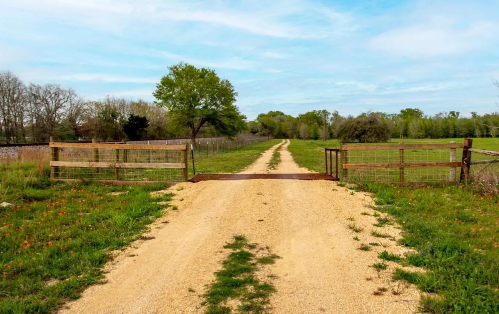 TBD FM 154 in Flatonia featured image