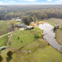 Home with Acreage in Avery images 3