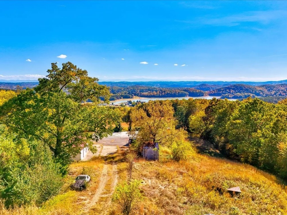 51-Acre Dream Estate in Mooresburg Unrestricted featured image
