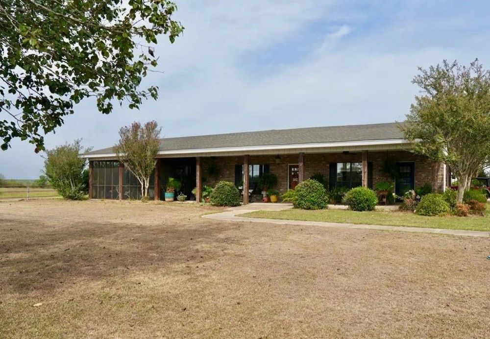 SW Miss House With 88 Acres and 6 Ponds featured image