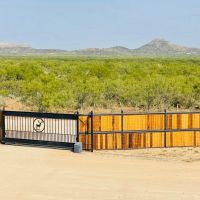 610 - Acres with 3 Homes Indoor pool Arena High fenced Excellent Horse Facilities images 3