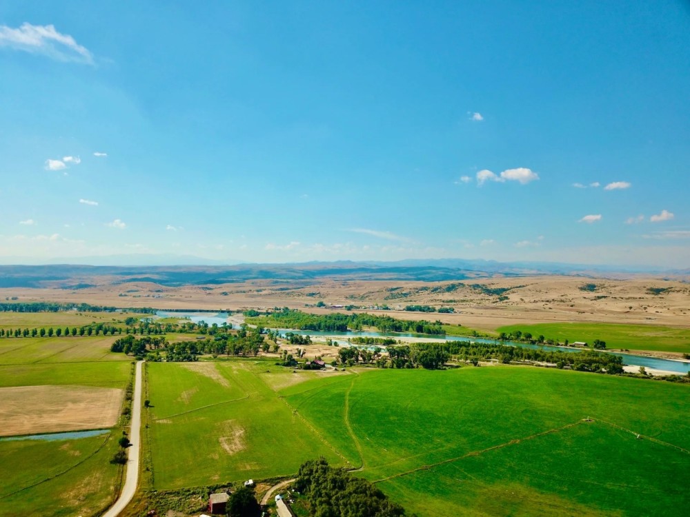 Alluring Yellowstone Estate featured image
