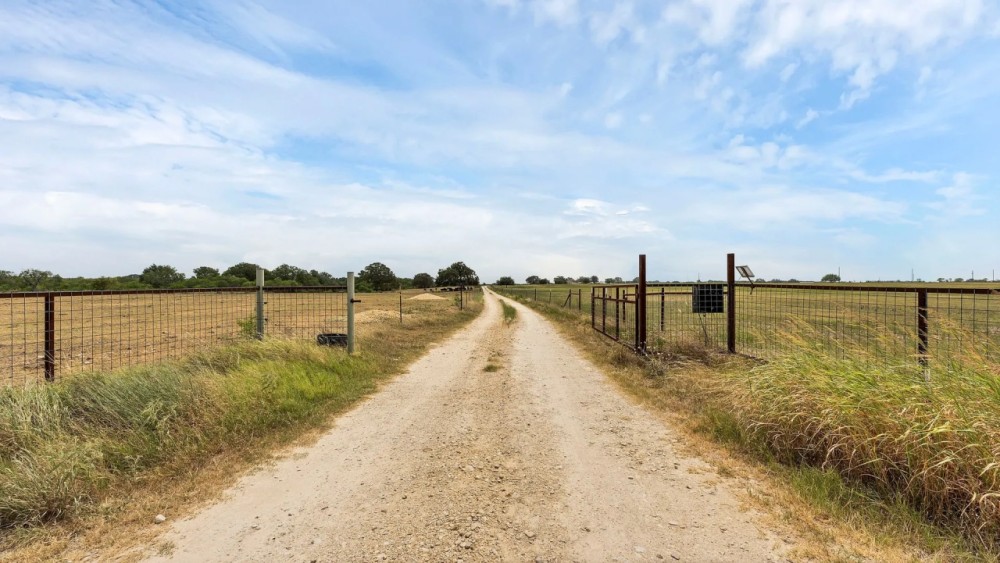 1329 Ilka Rd Seguin TX 78155 featured image