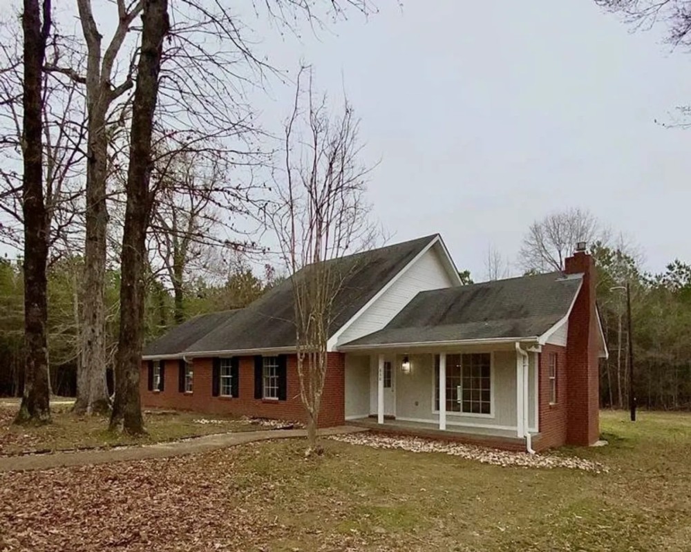 Country Home For Sale in Smithdale MS featured image