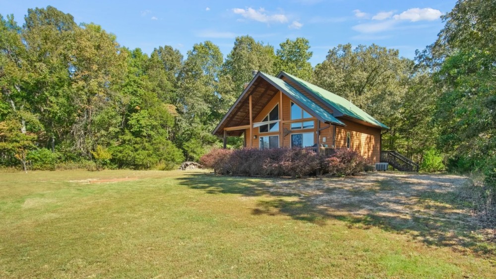 Recreational Cabin - Common River Access featured image