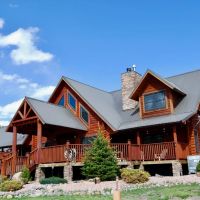Luxurious Mountain Log Home