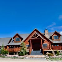 Luxurious Mountain Log Home images 2