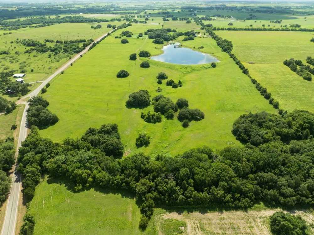 3147 FM 956 in Schulenburg featured image