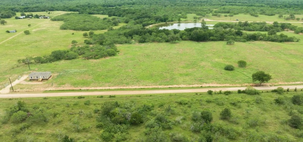 542 CR 421 in Waelder featured image