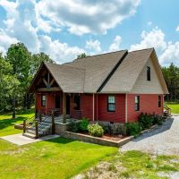 Gorgeous Home 6 bedrooms 3 full bath 2 half bath Shop 13 - Acres Cave City Arkansas