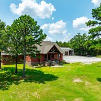 Gorgeous Home 6 bedrooms 3 full bath 2 half bath Shop 13 - Acres Cave City Arkansas images 2