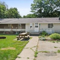 4-Bedroom Home Tucked Away in the Pines images 3