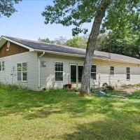 4-Bedroom Home Tucked Away in the Pines images 5