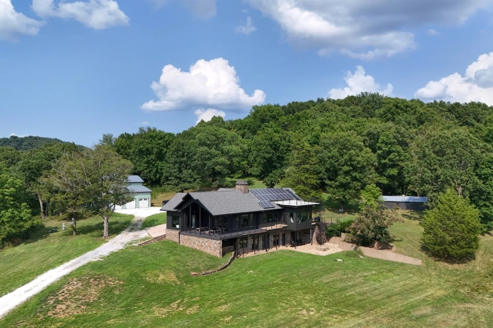 Luxury Home and 224 Acres of Farmland for Sale in Winslow AR featured image