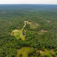 97 - Wooded Acres Hunters Paradise Rolling Hills Hunting Cabin Electric Water Pond Cave City Arkansas images 3