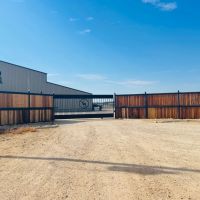 610 - Acres with 3 Homes Indoor pool Arena High fenced Excellent Horse Facilities