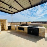 610 - Acres with 3 Homes Indoor pool Arena High fenced Excellent Horse Facilities images 4