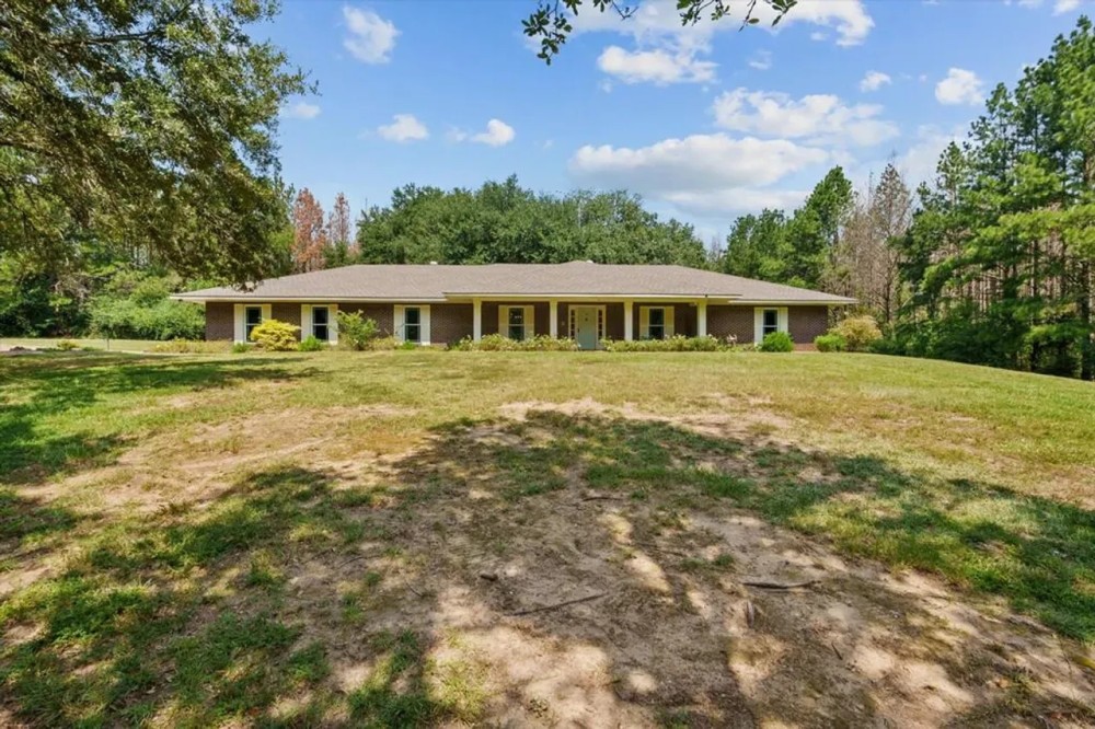 Spacious Renovated Home with Acreage in Liberty MS featured image