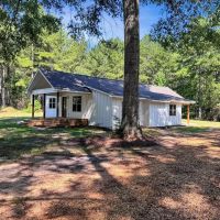 Newly Renovated Country Home on 20 Acres of Land images 3