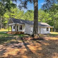 Newly Renovated Country Home on 20 Acres of Land images 4