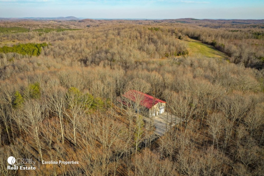PRIVATE COUNTRY ESTATE WITH CUSTOM BARNDOMINIUM IN DAVIDSON COUNTY NC featured image
