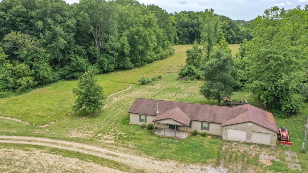 3993 Brighton Bunker Hill Rd Brighton IL featured image
